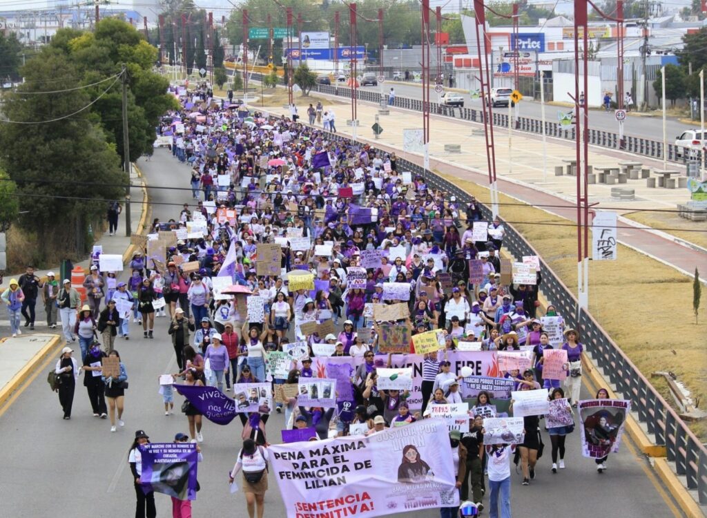 Marcha del 8M recorre el Río de las Avenidas