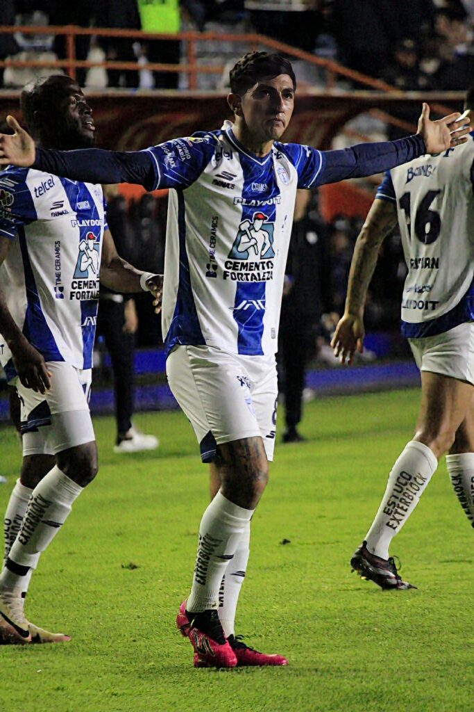 ¡Un espectáculo total! Pachuca vence a Puebla con un hombre menos